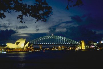 SYDNEY OPERA HOUSE